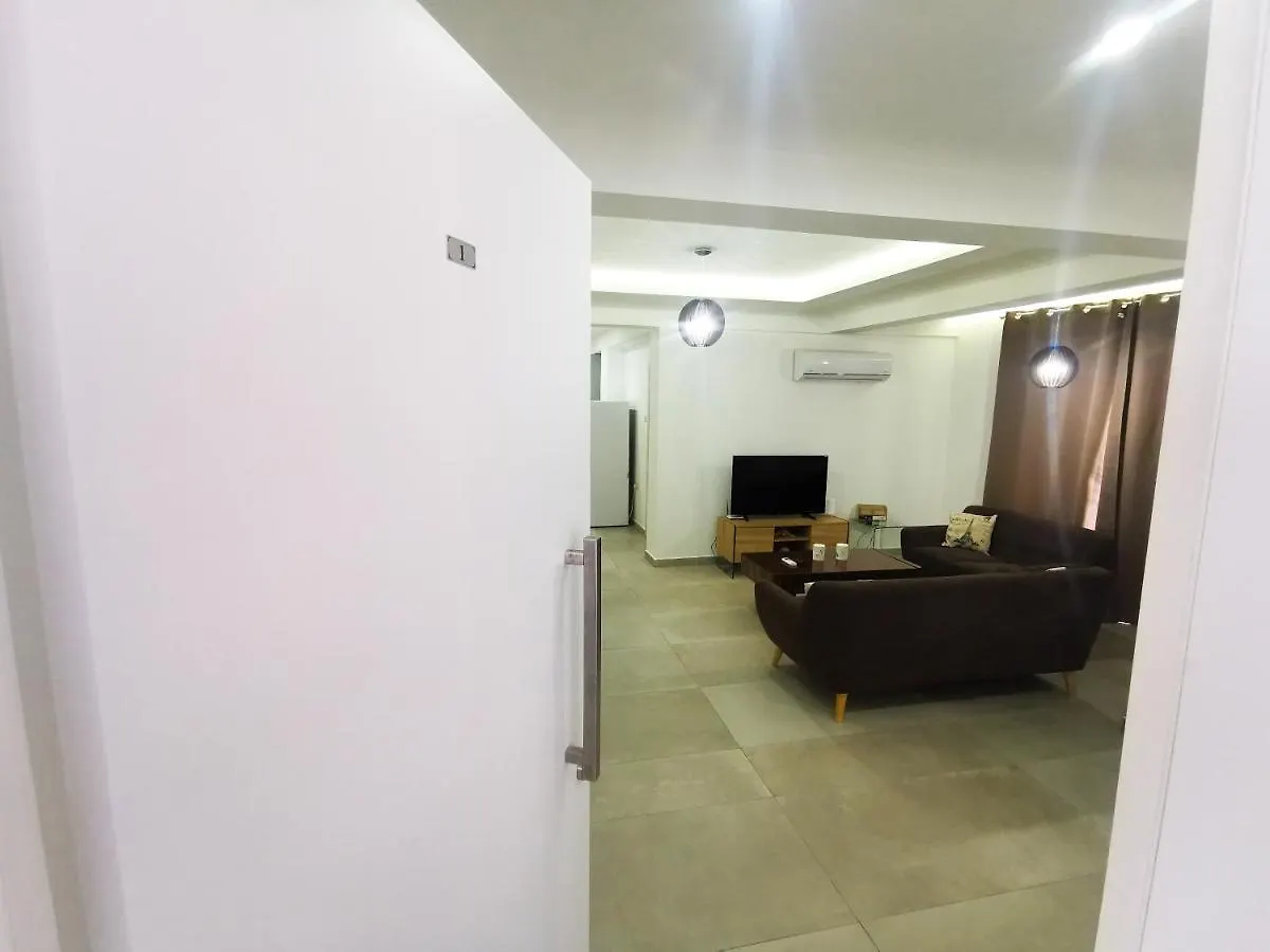 Sandy Bottoms Beach Apartment Larnaca Cipro