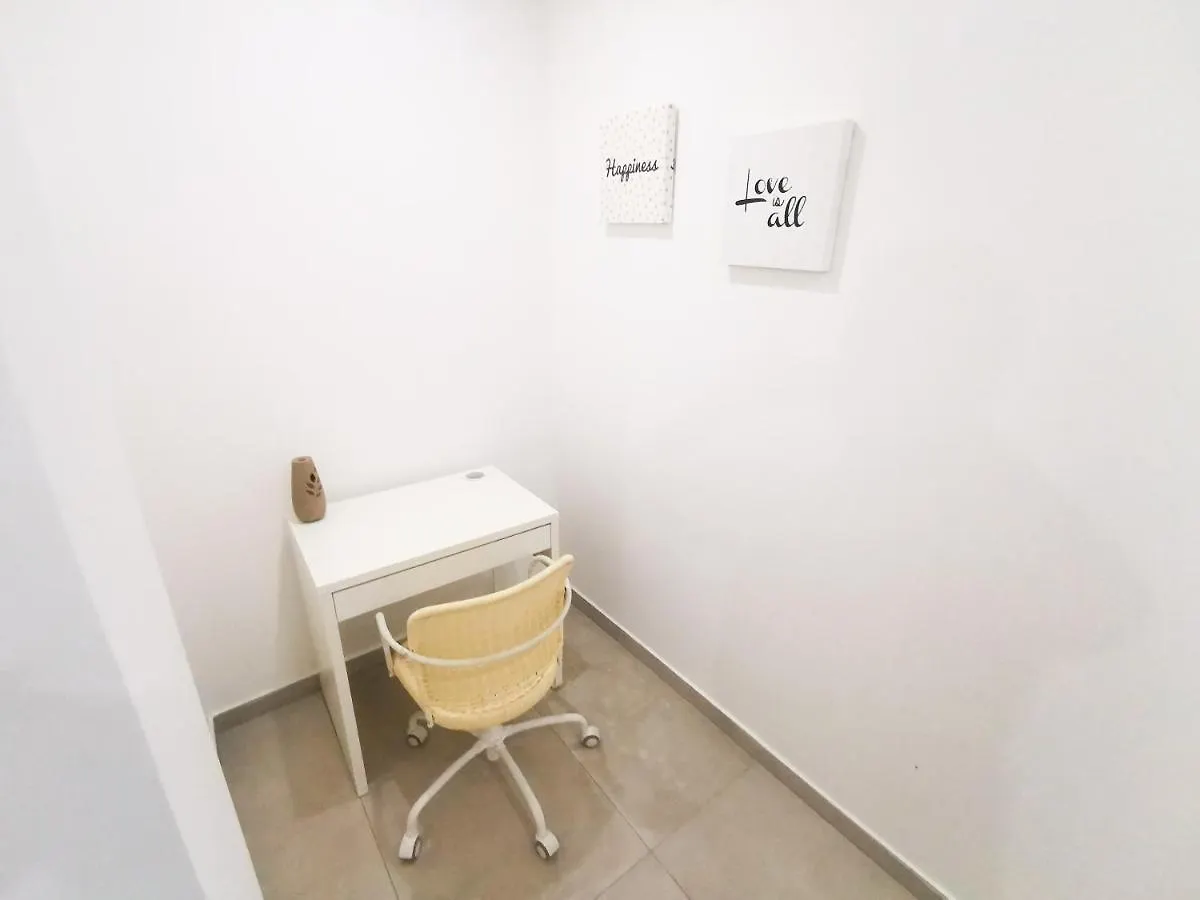 Sandy Bottoms Beach Apartment Larnaca